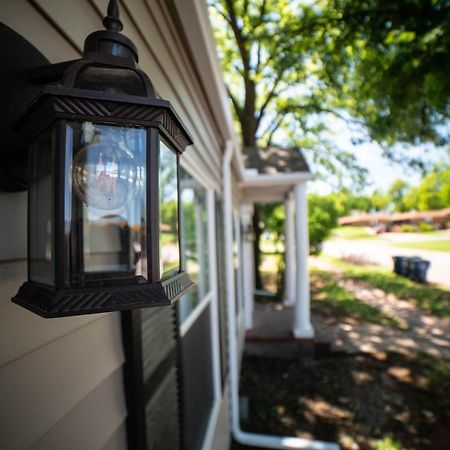 The Charmer, Fiber Internet, Roku Tvs, Washer & Dryer, Near Dt Chickasha And Leg Lamp! Exterior photo