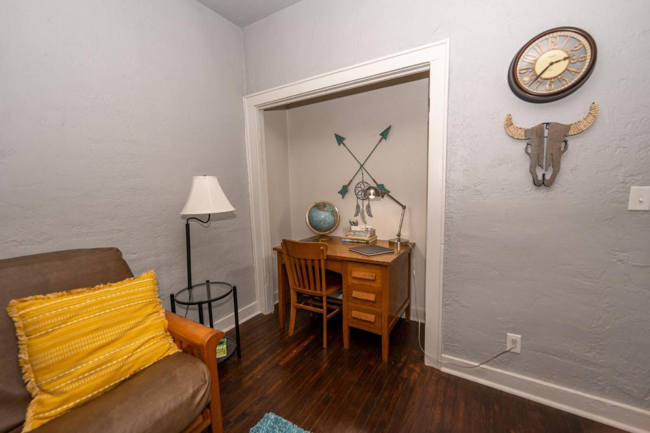 The Charmer, Fiber Internet, Roku Tvs, Washer & Dryer, Near Dt Chickasha And Leg Lamp! Exterior photo