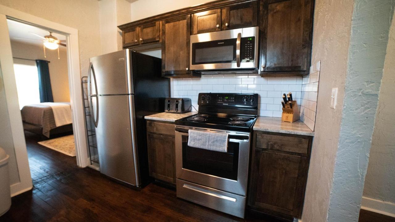 The Charmer, Fiber Internet, Roku Tvs, Washer & Dryer, Near Dt Chickasha And Leg Lamp! Exterior photo