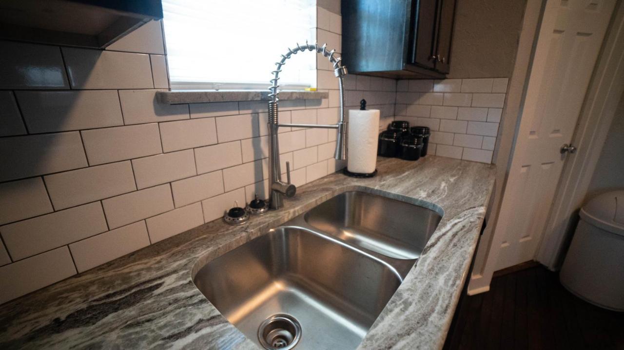 The Charmer, Fiber Internet, Roku Tvs, Washer & Dryer, Near Dt Chickasha And Leg Lamp! Exterior photo